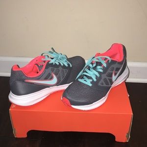 Women’s NIKE downshifter 6